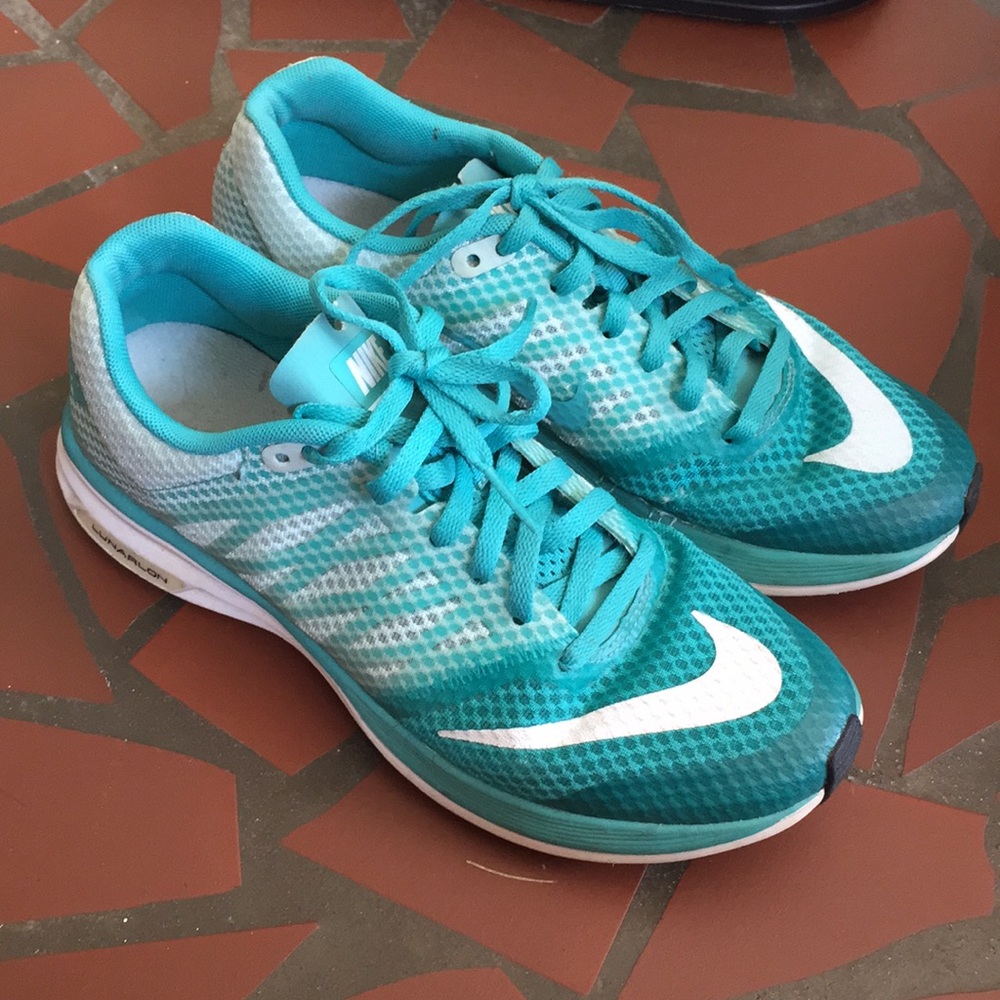 Nike tennis shoes